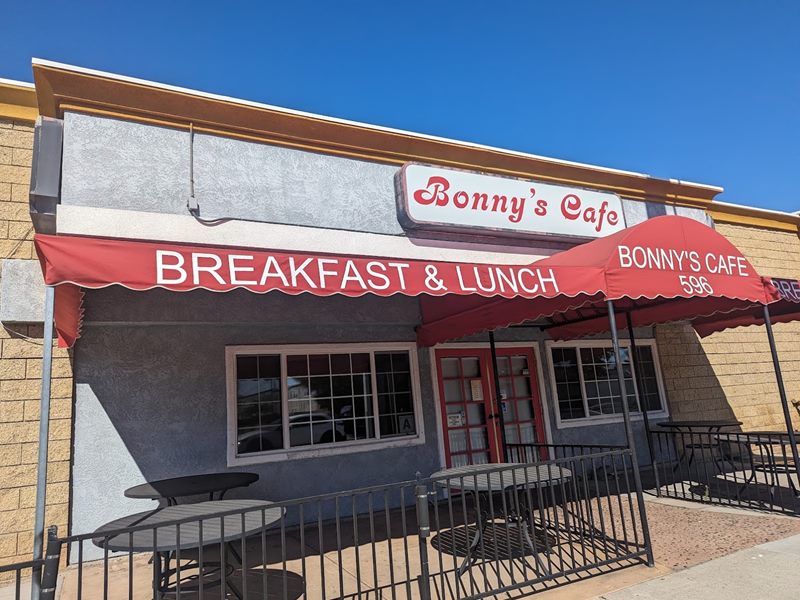 Bonny's Cafe exterior